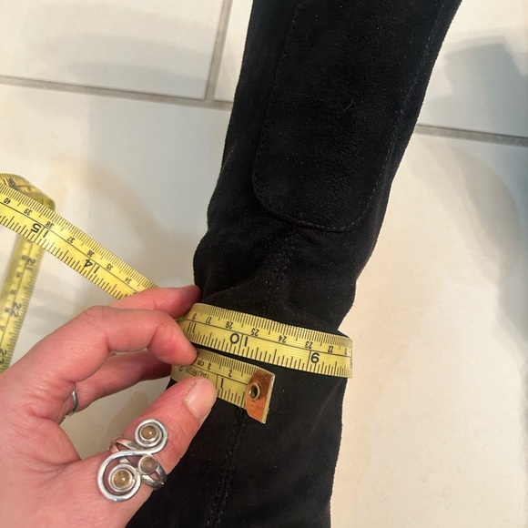 Woman’s size 7 knee high boots - Picture 6 of 8
